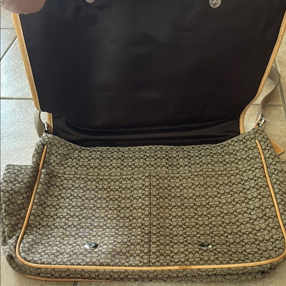 Coach Brown and Tan Laptop Bag with Adjustable Strap - Picture 4 of 9